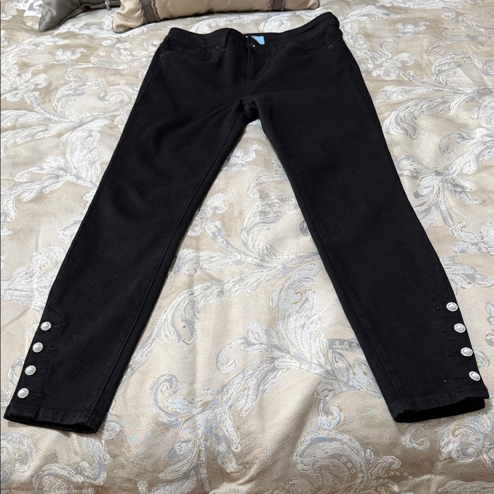 CeCe Elegant Black Button-Accent Women's Skinny Jeans